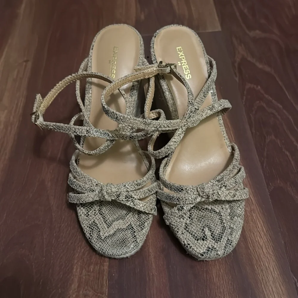 Express Women's Faux  Snakeskin Strappy Espadrille size 6